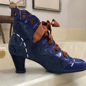John Fluevog Operetta Scalloped ankle boot - brand new
